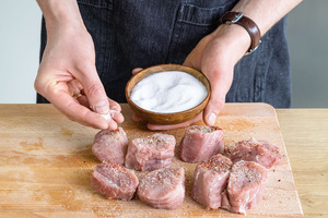 Schweinefilet würzen