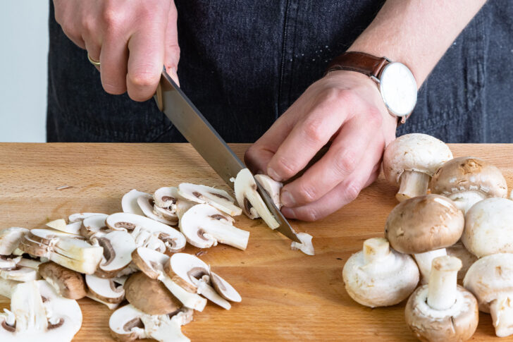 Champignons schneiden