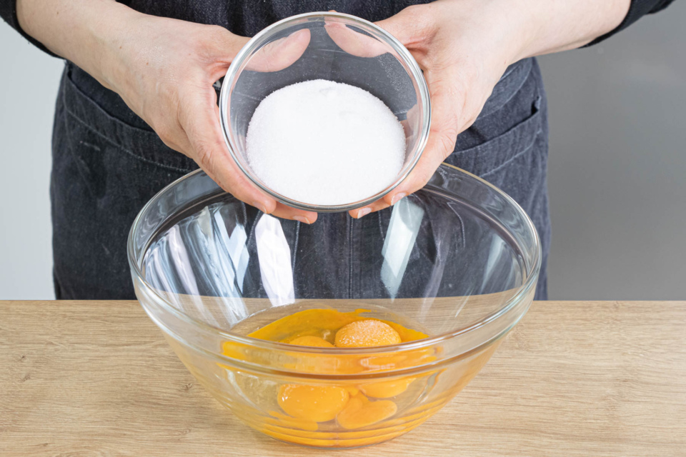 Saftige Schwimmbadtorte mit Stachelbeeren