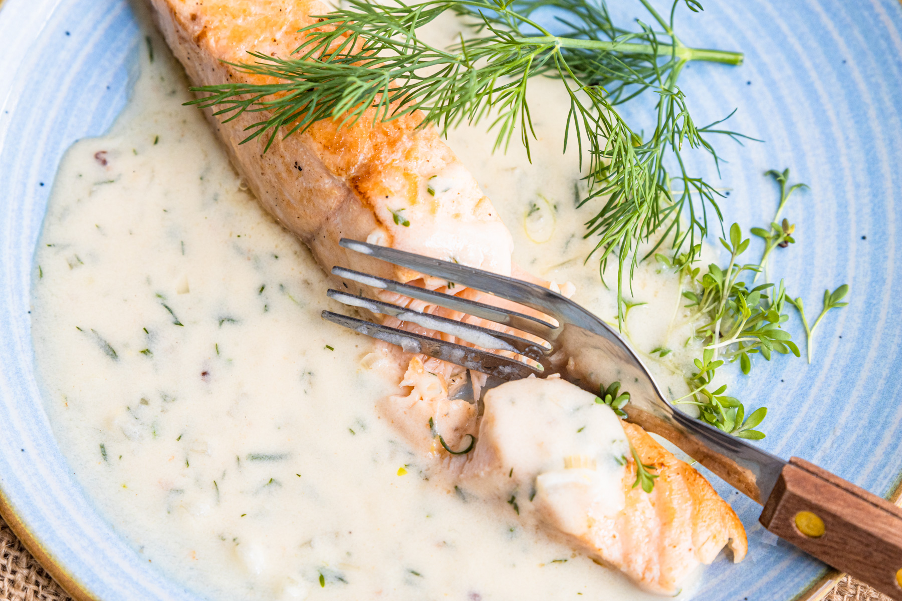 Soße zu gebratenem Lachs