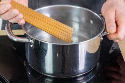 Spaghetti kochen