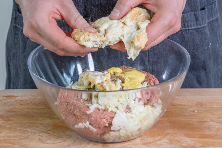 Brötchen zur Masse geben