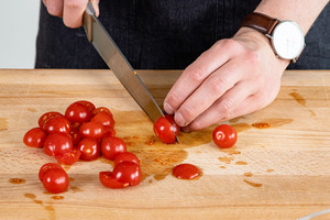 Tomaten halbieren