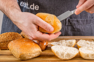 Brötchen aufschneiden