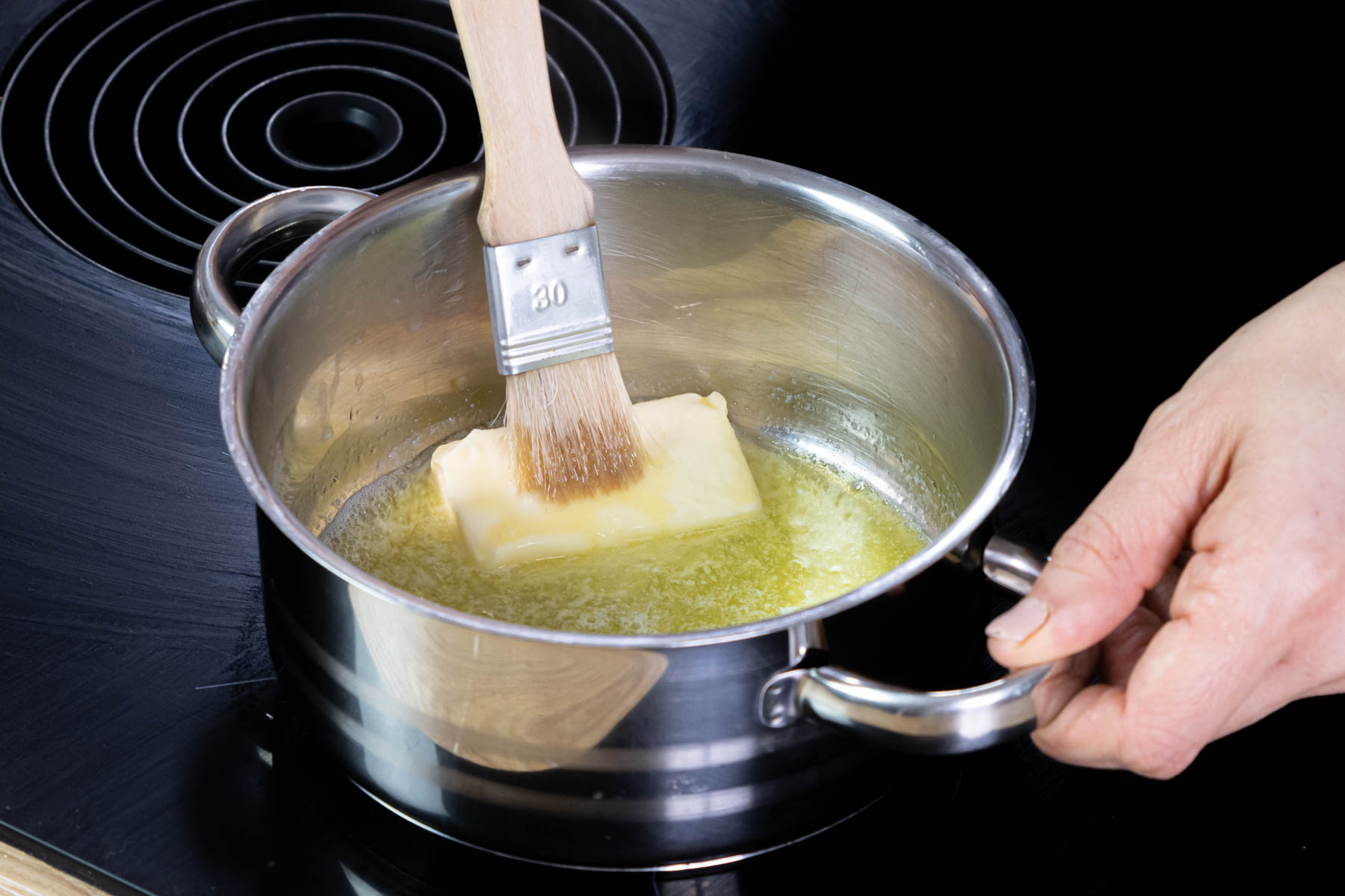 Butter schmelzen und leicht braun werden lassen