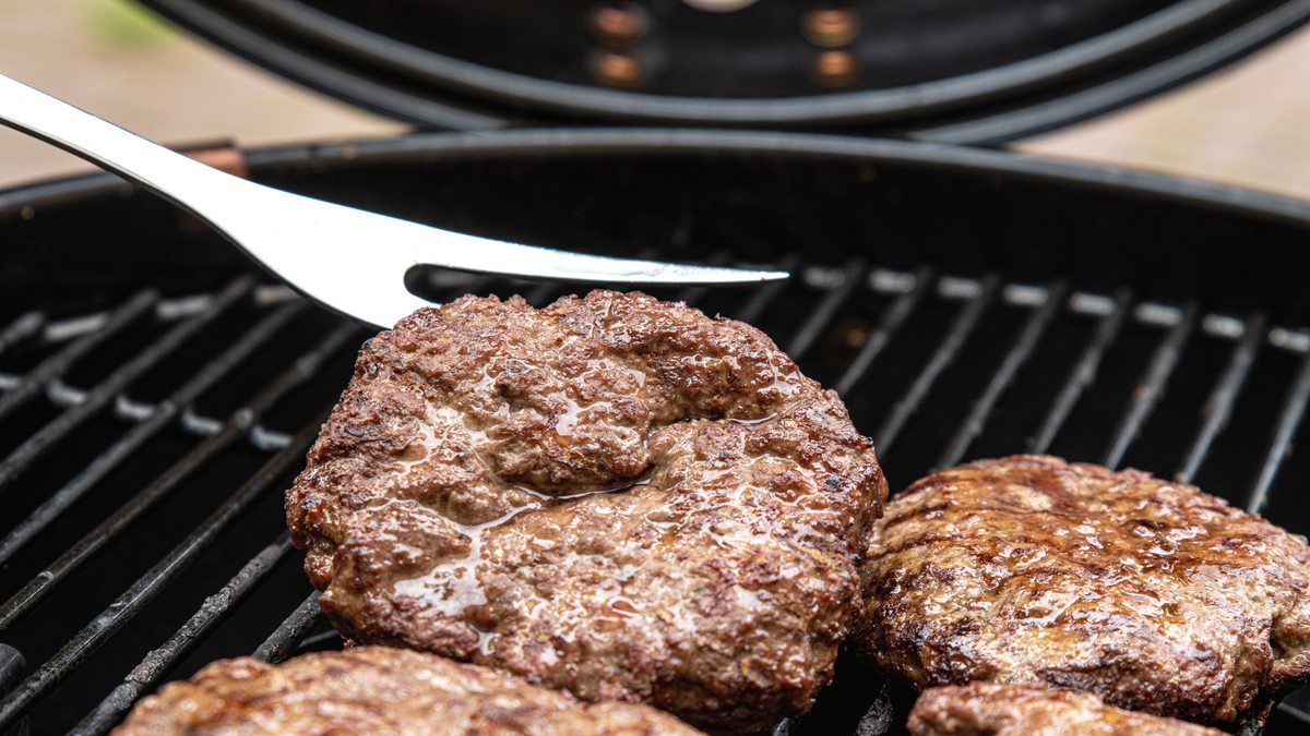 Burger-Patties grillen | Rezept- eat.de