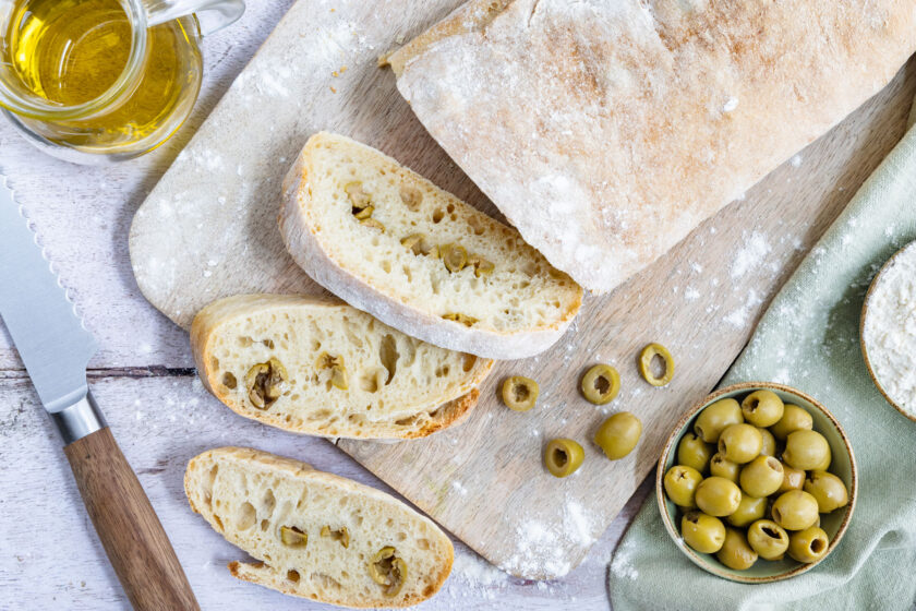 Ciabatta mit Oliven backen