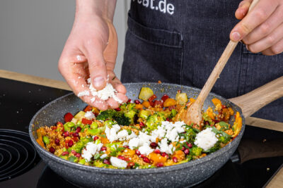 Feta darüber zerbröseln