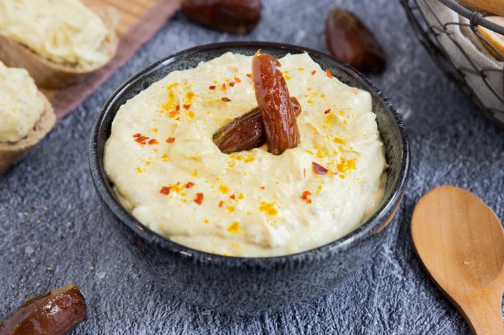 Curry-Dattel-Dip