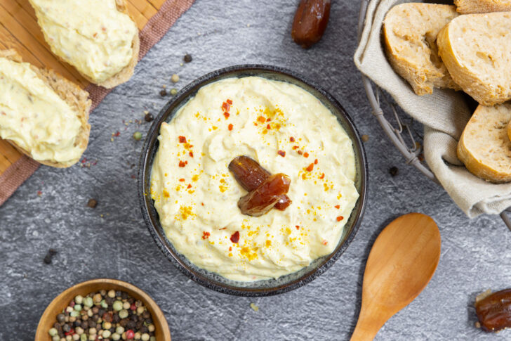 Curry-Dattel-Dip