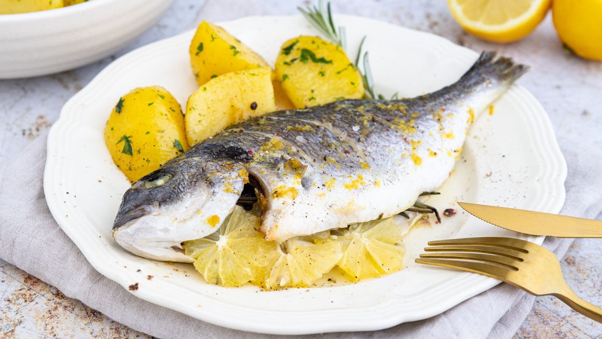 Dorade aus dem Ofen | Rezept - eat.de