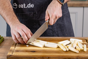 Spargel schneiden