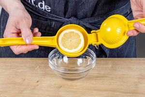 Zitronensaft auspressen