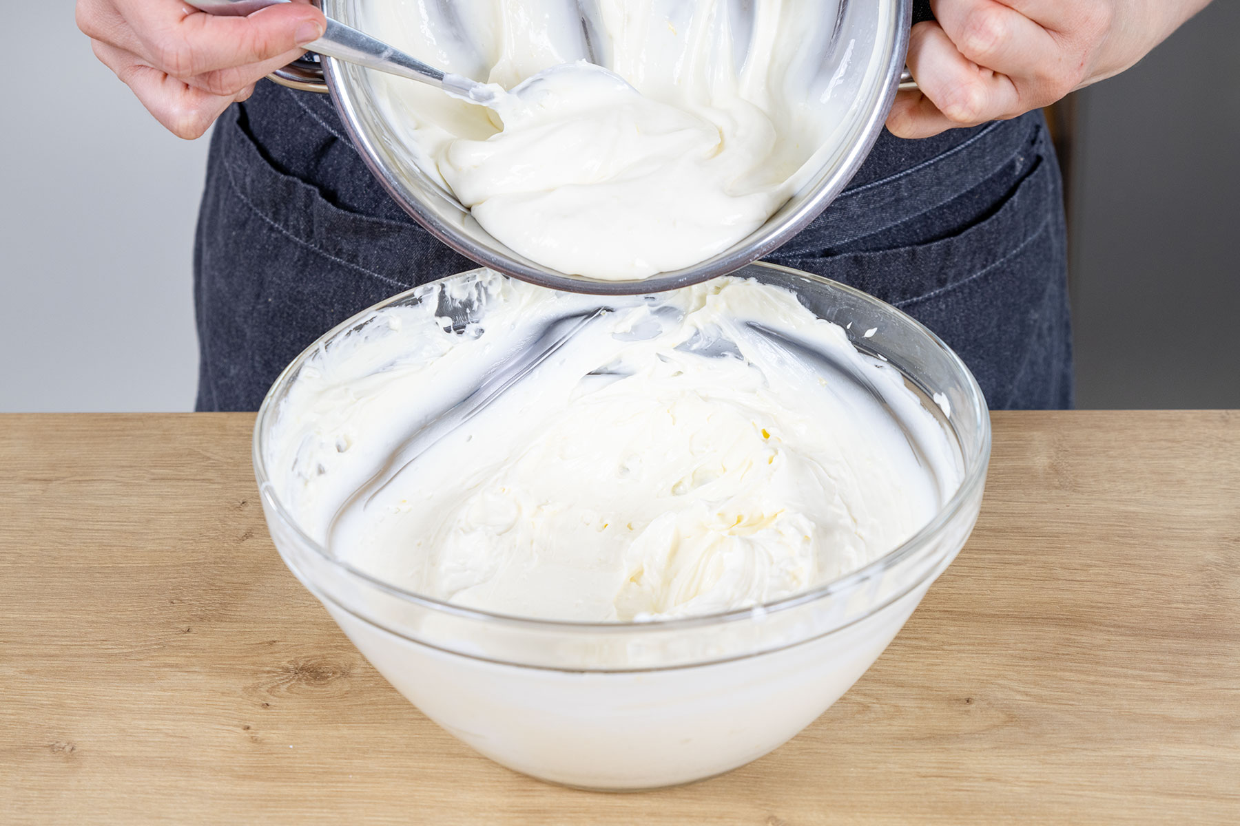 Gelatine-Creme zur restlichen Philadelphia-Creme geben
