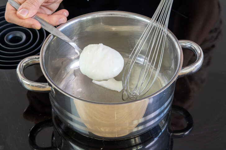 Quarkcreme zur Gelatine geben