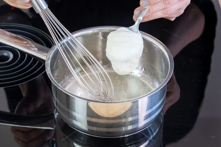 Quarkcreme zur Gelatine geben