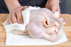 Hähnchen trocken tupfen