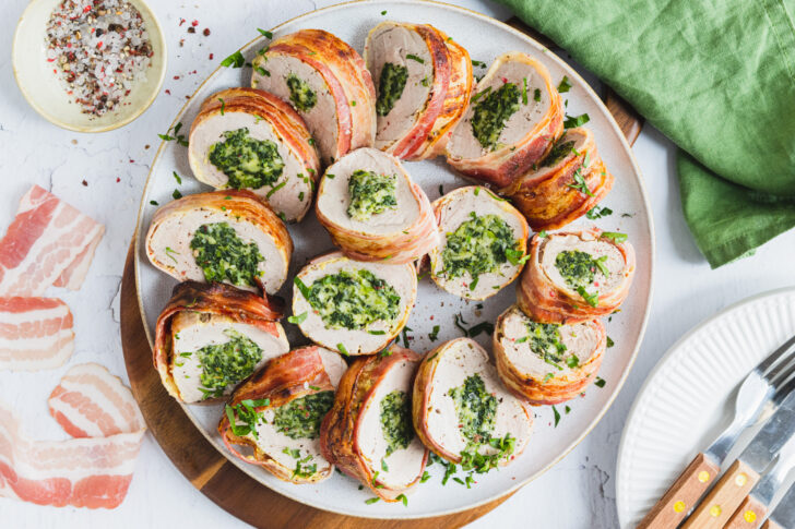 Gefülltes Schweinefilet im Speckmantel