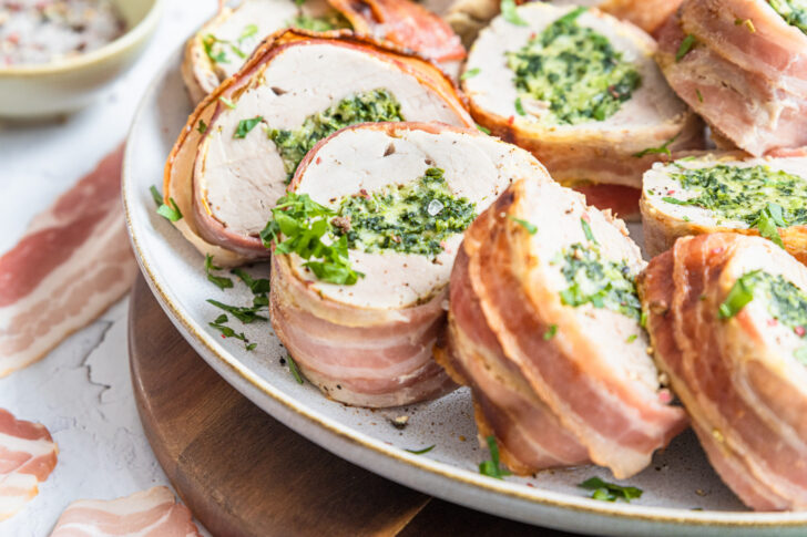 Gefülltes Schweinefilet im Speckmantel