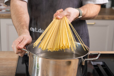 Spaghetti kochen