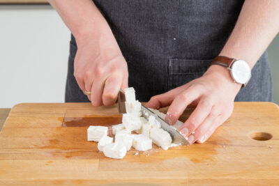 Feta würfeln