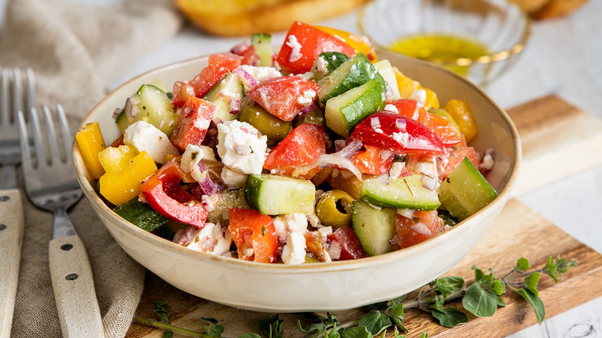 Griechischer Bauernsalat: schnell & einfach - eat.de