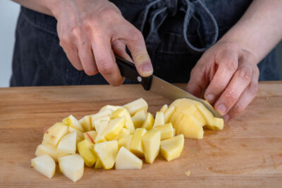 Apfel schneiden