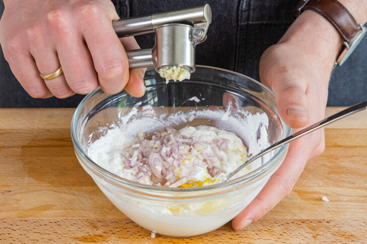 Knoblauch pressen