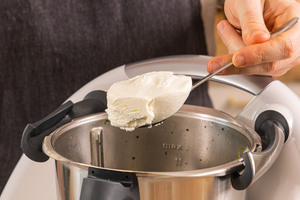 Magerquark in den Thermomix® geben