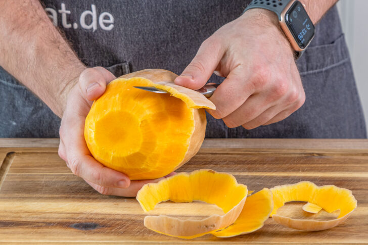 Kürbis schälen