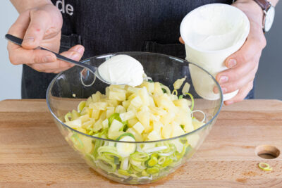 Skyr zum Lauch geben