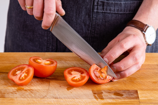 Strunk der Tomaten entfernen