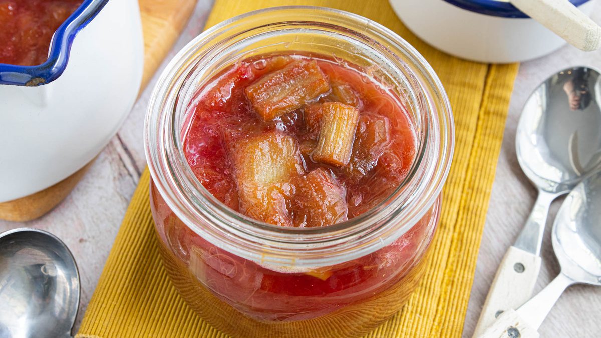 Omas Rhabarberkompott | Rezept - eat.de