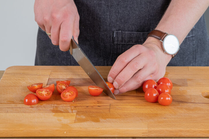 Tomaten halbieren