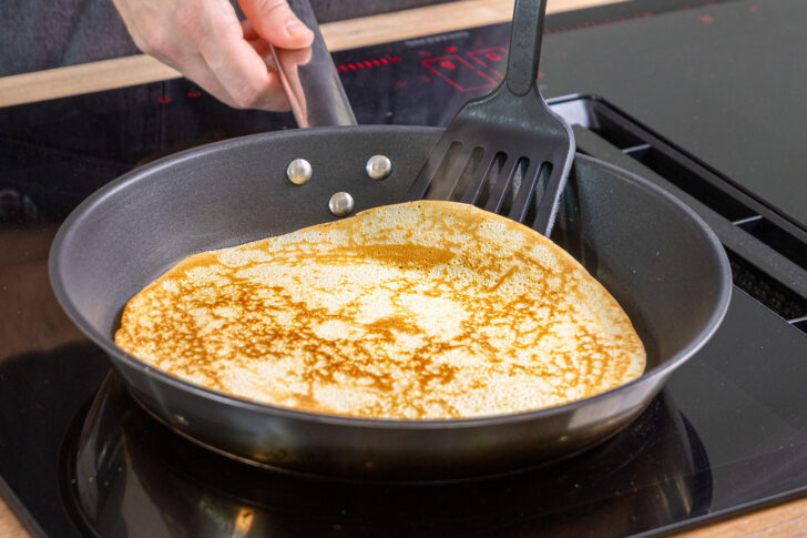 Pfannkuchen wenden