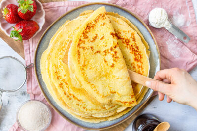 Fertige Pfannkuchen für 2 Personen servieren