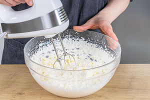 Frischkäse cremig rühren