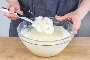 Frischkäse unterheben