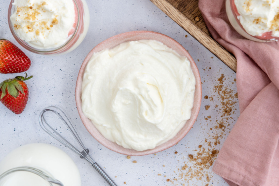 Quark-Sahne-Creme ohne Gelatine | Rezept - eat.de