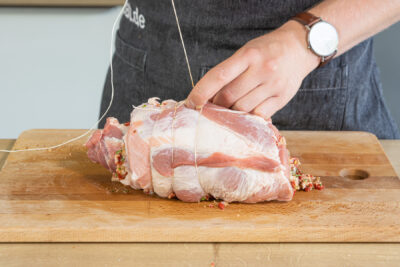 Rollbraten zusammenbinden