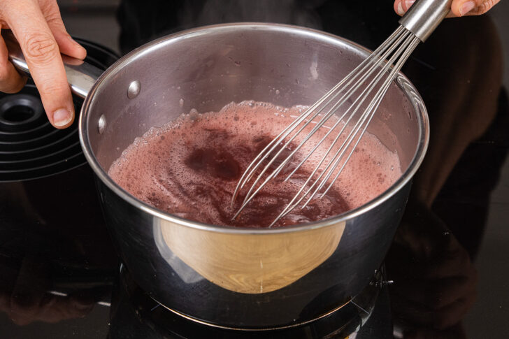 Puddingpulver einrühren