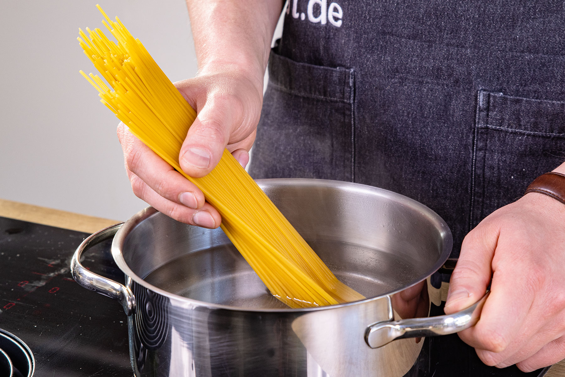 Spaghetti kochen