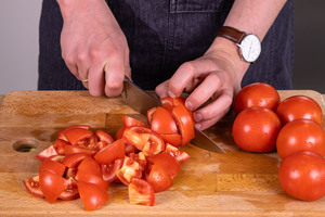 Tomaten schneiden