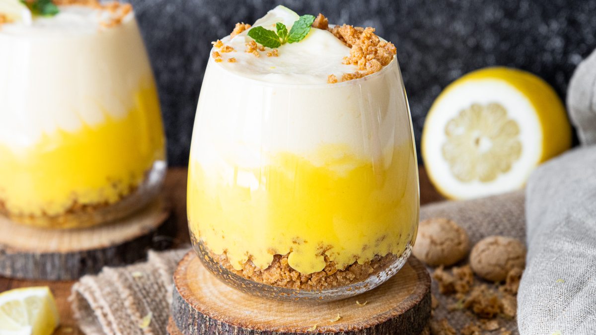 Zitronencreme-Dessert mit Joghurt im Glas | Rezept- eat.de