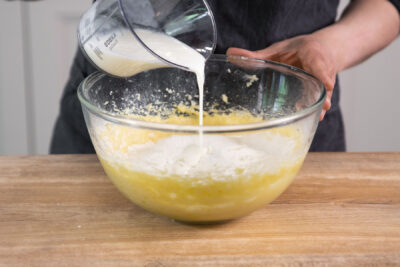 Buttermilch dazugeben.