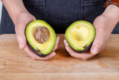 Avocado halbieren