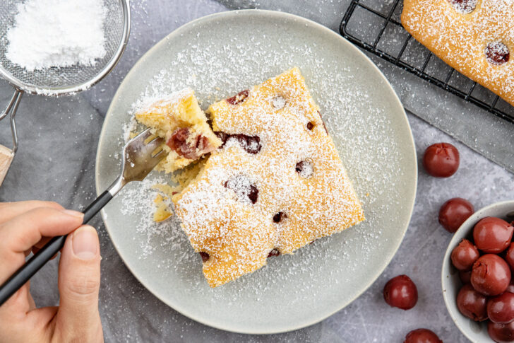 Blitzkuchen mit Sauerkirschen