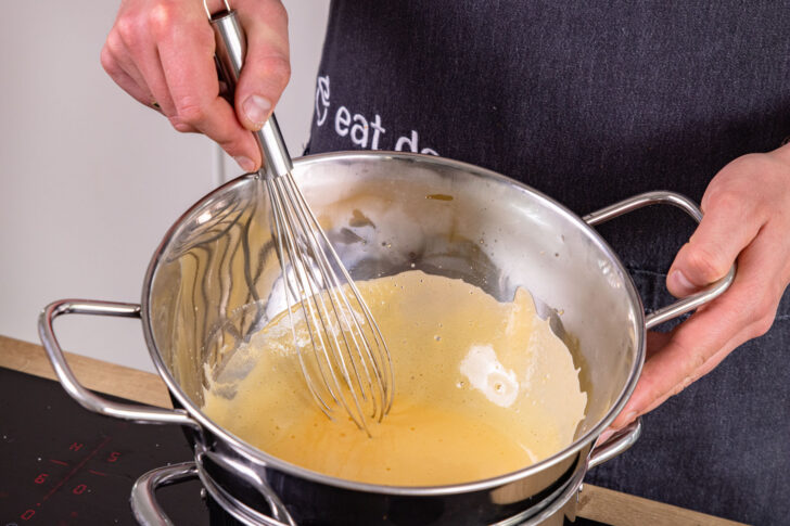 Eier schaumig schlagen
