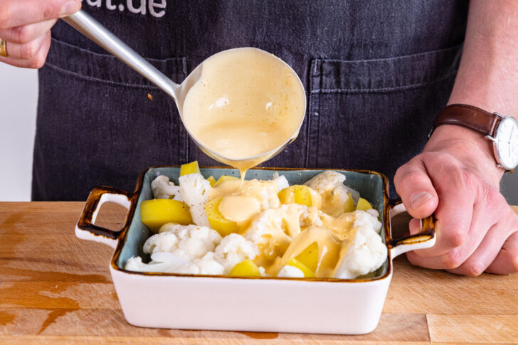 Sauce Hollandaise darüber gießen