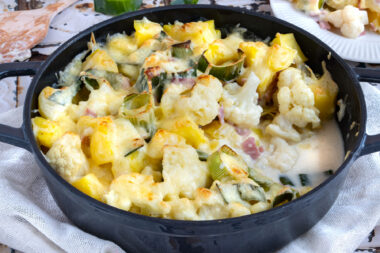 Blumenkohlauflauf mit Kartoffeln und Schinken